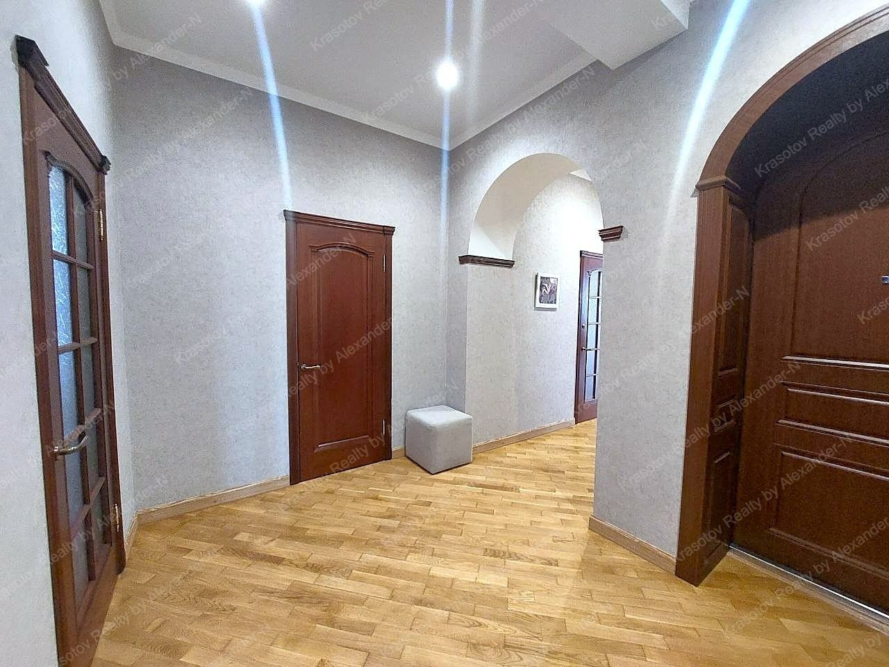 продажа многокомнатной квартиры номер A-174795 в Приморском районе, фото номер 32